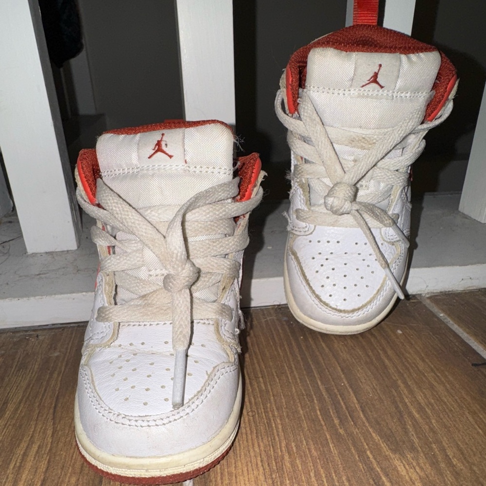 Jordan White Dune Red Toddler 7 Mid’s